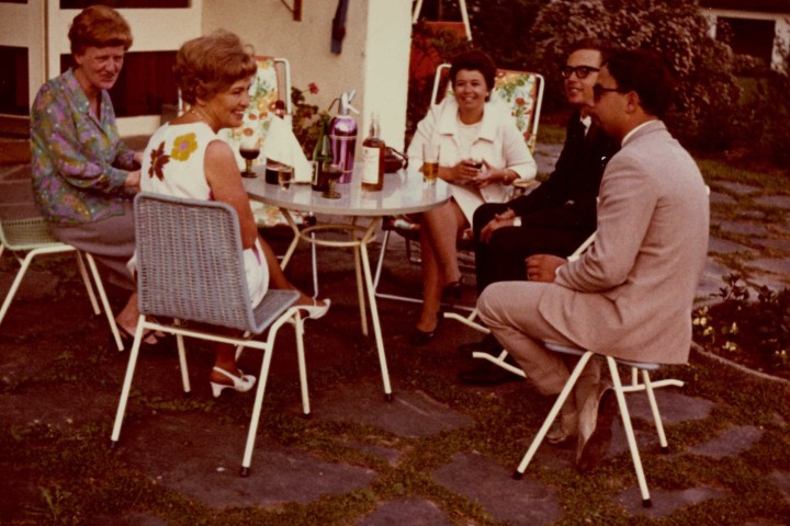 Ville Terrasse mit Menschen WEB