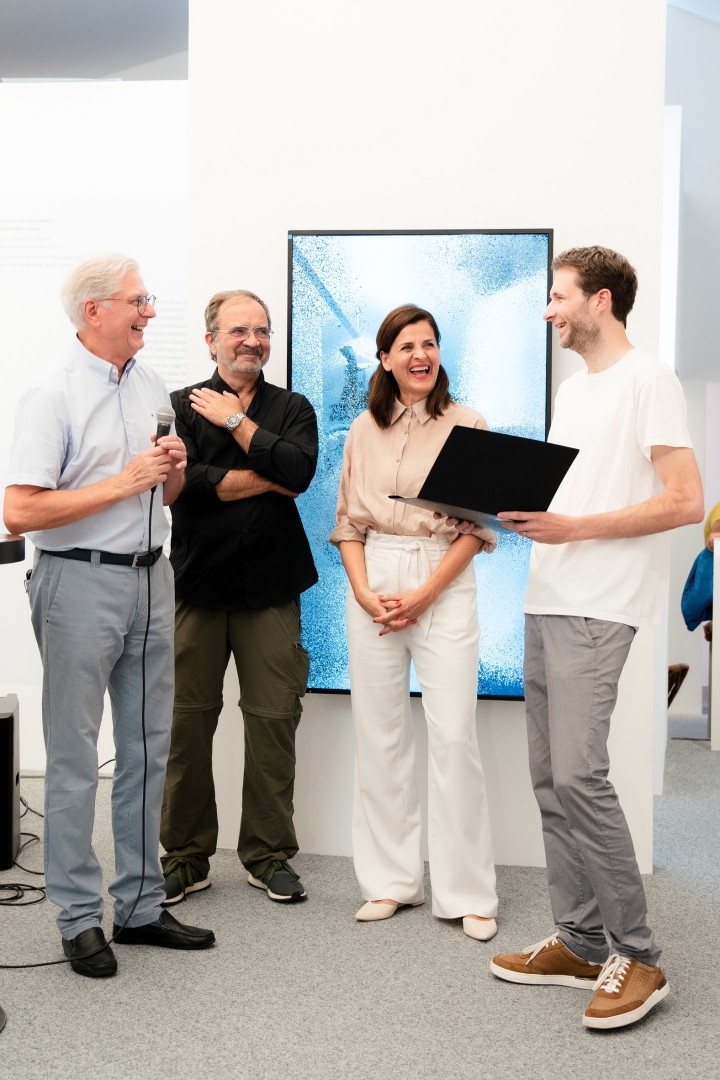 WEBDIN08061